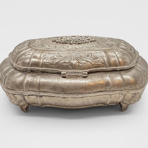 Vintage Floral Trinket Box: Silver Metal Alloy Keepsake Holder