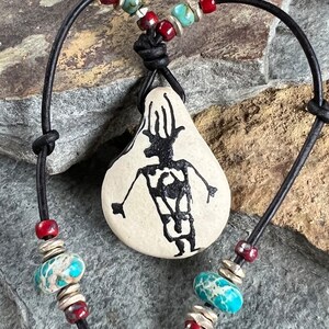 Aromaterapihalsband - "The Rocks Speak" - Eterisk oljediffusor, forntida symboler, sydvästlig stil, porslinshänge, #123-3