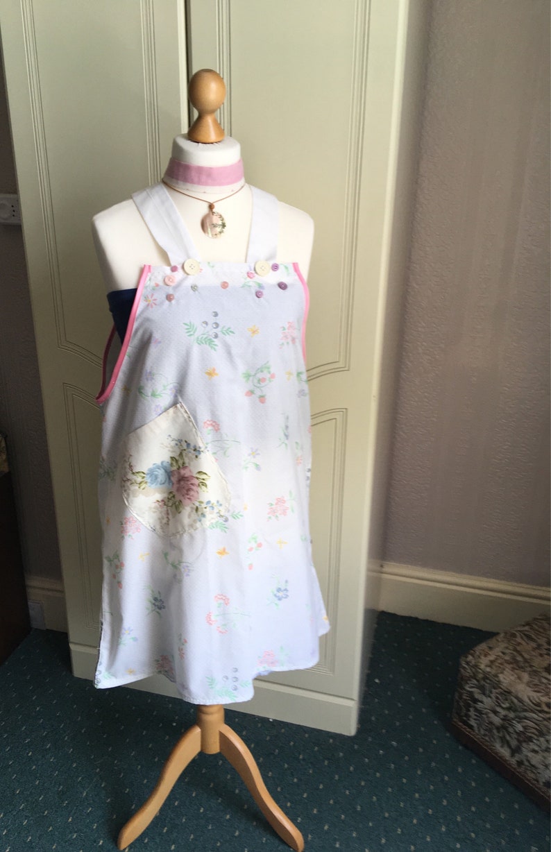 Overall Scrap Fabric UK Size 10-14 Hippy Dungaree Style Dress Bo-Ho Big Pocket WHITE Floral: Festival