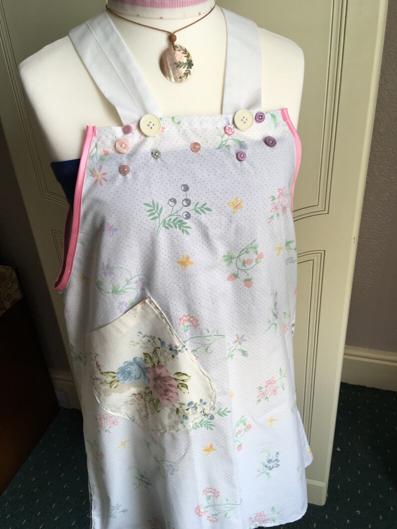 Overall Scrap Fabric UK Size 10-14 Hippy Dungaree Style Dress Bo-Ho Big Pocket WHITE Floral: Festival