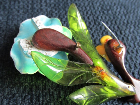 Elzac Brooch 1940s Ceramic Flowers Wood Stem Luci… - image 8