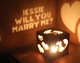 Propuesta de matrimonio personalizada, ideas para propuestas de matrimonio, decoración única para propuestas de boda, cuadro con mensaje para propuesta de compromiso