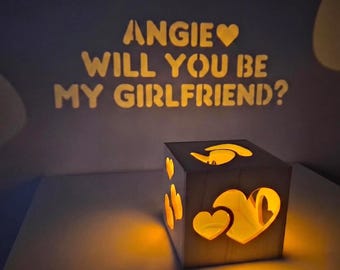 Caja de luz de madera personalizada con la frase "¿Quieres ser mi novia?", regalo personalizado para pedirle matrimonio, regalo sorpresa de San Valentín para invitarla a salir.