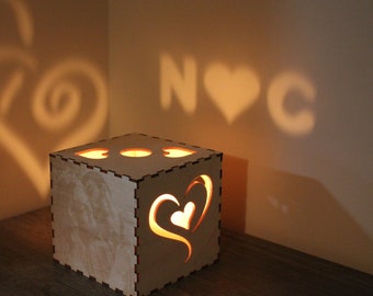 Caja de luz fotográfica personalizada: un regalo romántico único en madera de abedul grabada para él y para ella.