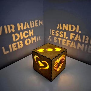 Personalisiertes Muttertag Geschenk für Oma | Nachtlicht Leuchtbox mit Namen, Geschenkidee Großmutter von Enkelkindern
