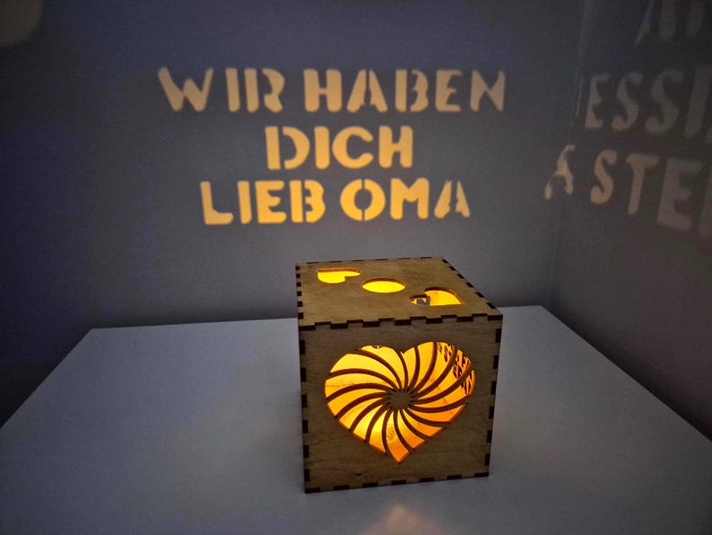 Personalisiertes Muttertag Geschenk für Oma | Nachtlicht Leuchtbox mit Namen, Geschenkidee Großmutter von Enkelkindern