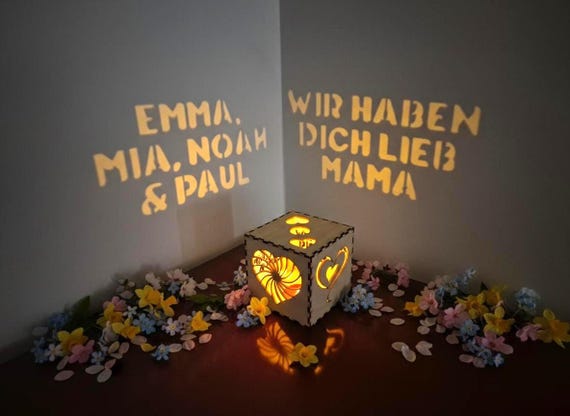Personalisierte Lichtbox Geschenk für Mama | Muttertag Geschenk mit Kindernamen, Holzlampe mit Projektion