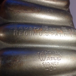 Cast iron Wagner Ware Junior Krusty Corn Kobs pan