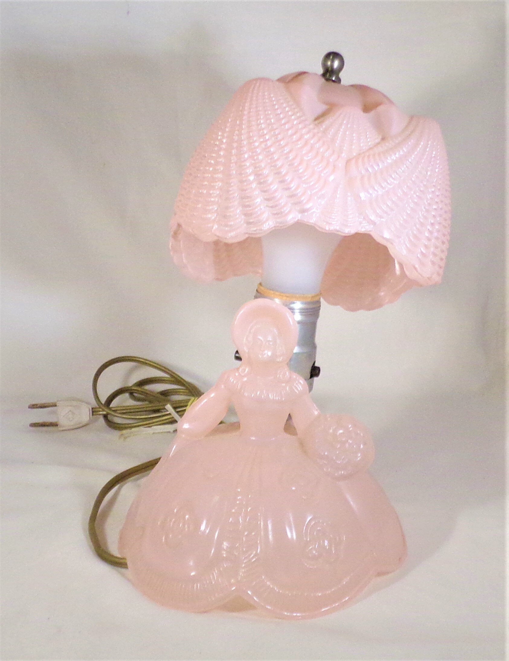 Vintage Glass Boudier Lamp Satin Glass (YVO) (410) Vintage Glass Boudier Lamp Satin Glass (YVO) (410)