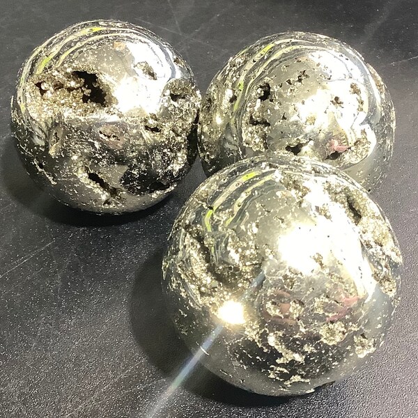 Sphère de pyrite de fer Boule de cristal Druzy Orbe de pierres précieuses polies