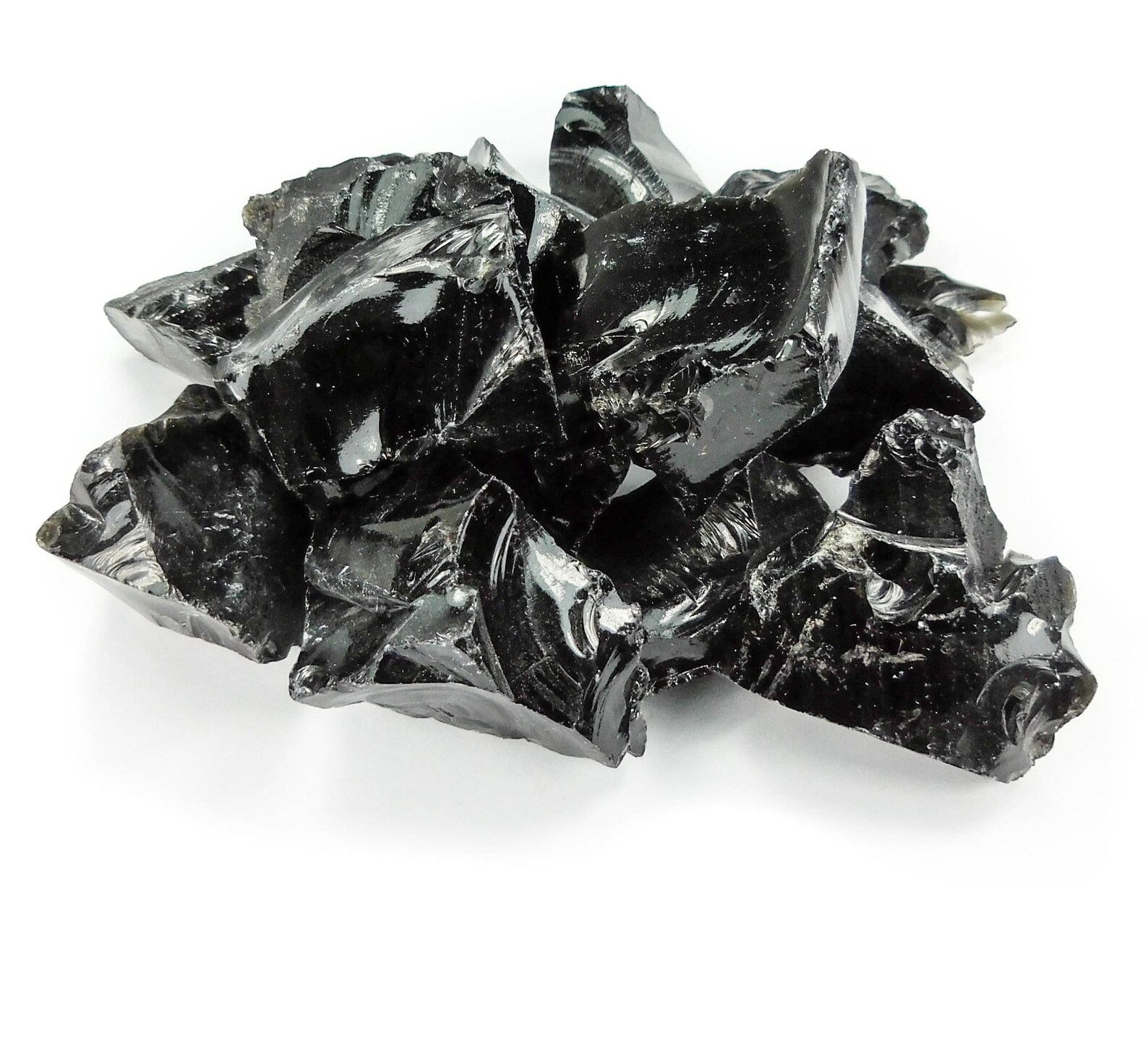 Обсидиан 3. Кристалл обсидиана чёрного. Обсидиан Кристалл неограненный. Черный ЛАВОВЫЙ камень. Обсидиан черный необработанный.