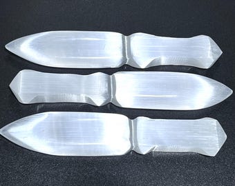 Punta di cristallo di selenite Coltello decorativo Spada Pugnale Bacchetta Intaglio Forniture all&#39;ingrosso di pietre preziose Decorazione Cristalli e pietre curative