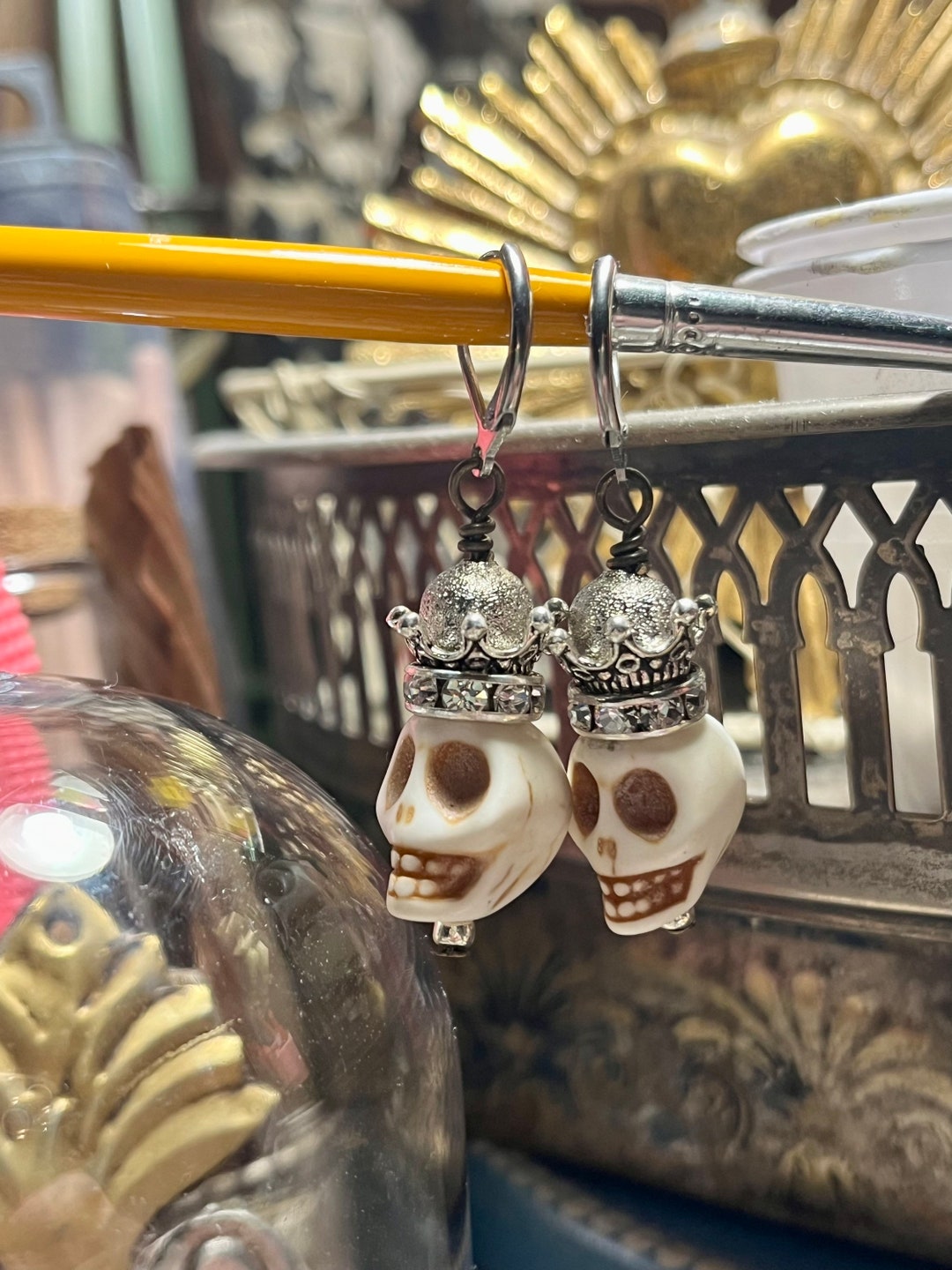 Orecchini Teschio Con Corona E Strass, Gioielli Memento Mori, Orecchini