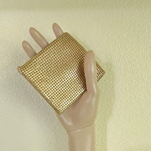Vintage 1950s Evans Goldtone Metal Mesh Bifold Wallet, Cartera elegante para damas