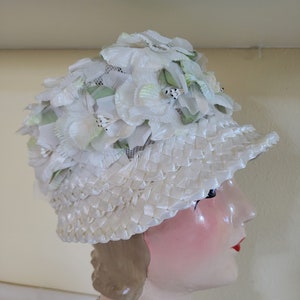 Vintage 1960s White Floral and Raffia Bucket Hat By Valerie Modes, Fabric and Velvet Flowers Green Leaves, Raffia Brim, Spring Or Summer Hat