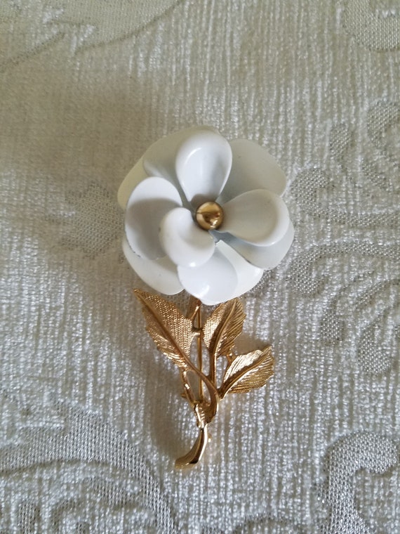 Vintage Avon White Enamel Flower Brooch, Vintage … - image 1