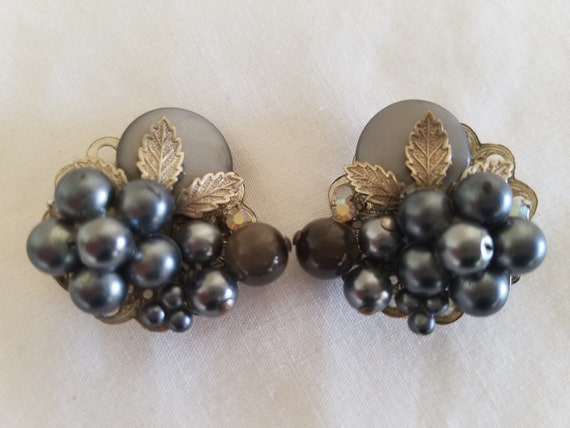 Vintage Gray Faux Pearl Clip On Earrings, 1950s C… - image 8