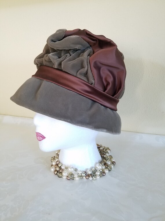 Vintage 1930s Taupe Velvet And Brown Satin Slouch… - image 5