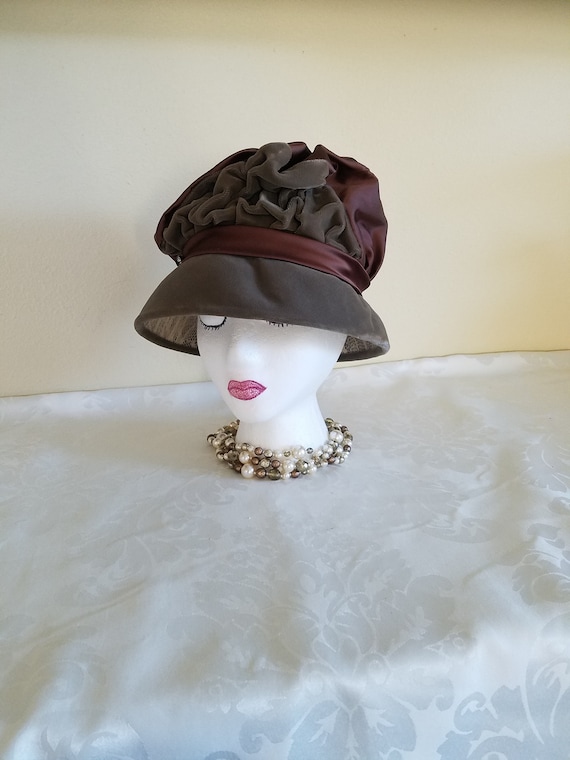 Vintage 1930s Taupe Velvet And Brown Satin Slouch… - image 1