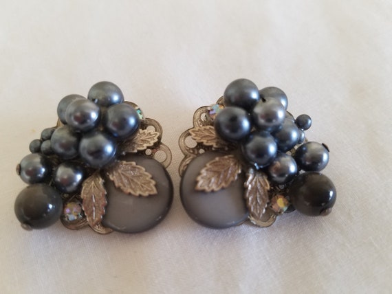 Vintage Gray Faux Pearl Clip On Earrings, 1950s C… - image 2