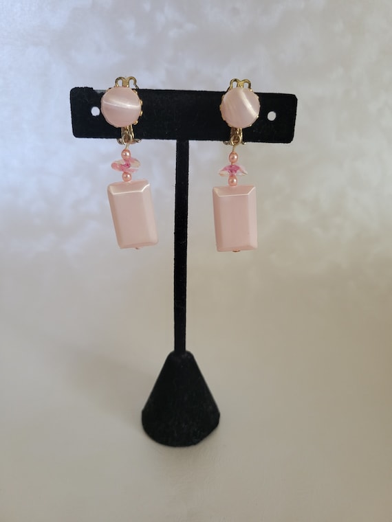 Vintage 1950s Baby Pink Plastic Drop Clip-on Earr… - image 1