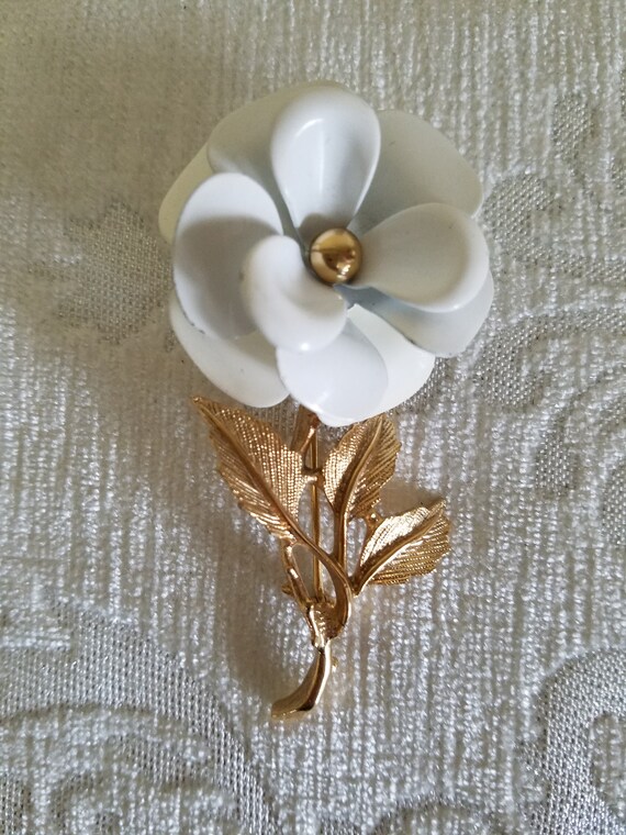 Vintage Avon White Enamel Flower Brooch, Vintage … - image 3
