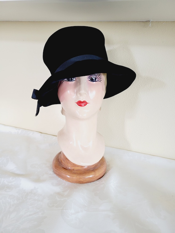 Vintage Eva Mae Modes Brown Straw Pillbox Hat Black Velvet Bow Mid-Century Vintage 1950s Eva Mae Modes Black Velvet Large Satin Bow  main image 2
