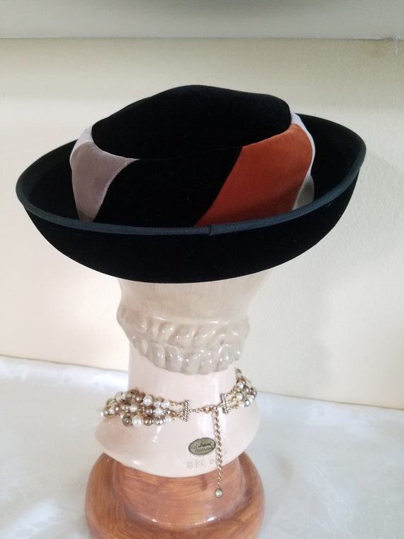 Vintage 1960s Breton Style Black Velvet Hat with … - image 5