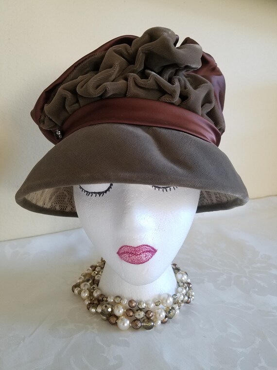 Vintage 1930s Taupe Velvet And Brown Satin Slouch… - image 3