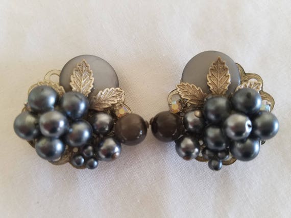 Vintage Gray Faux Pearl Clip On Earrings, 1950s C… - image 1