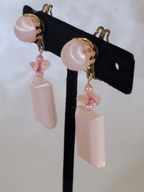 Vintage 1950s Baby Pink Plastic Drop Clip-on Earr… - image 4