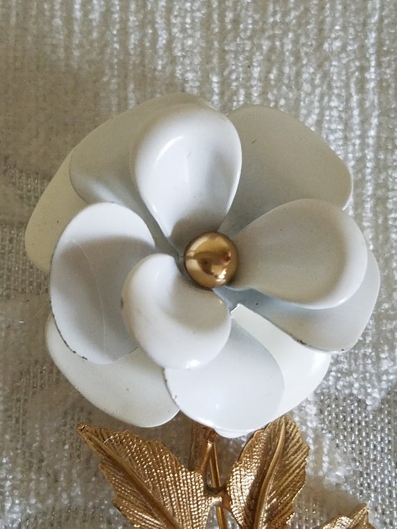 Vintage Avon White Enamel Flower Brooch, Vintage … - image 6