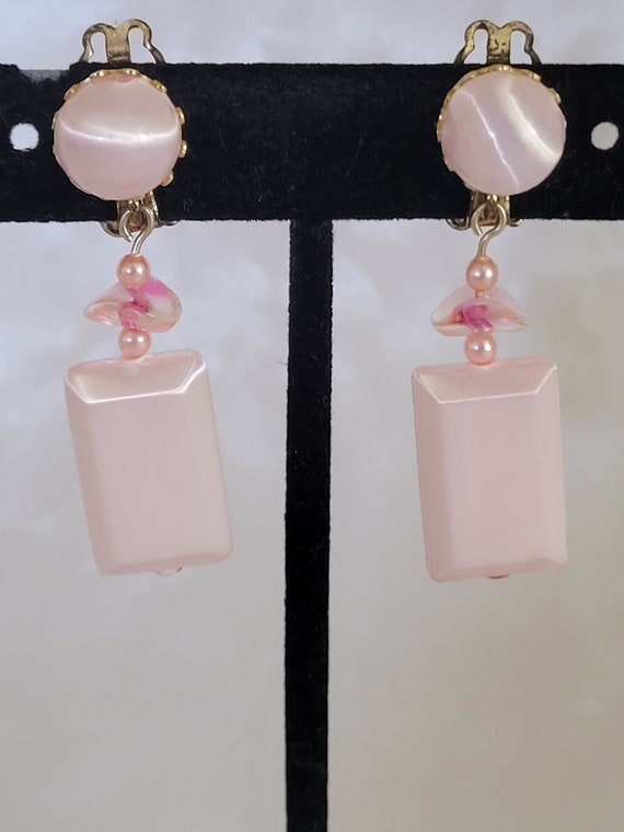 Vintage 1950s Baby Pink Plastic Drop Clip-on Earr… - image 2