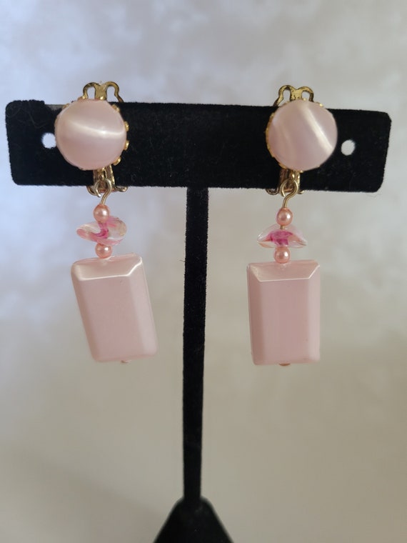 Vintage 1950s Baby Pink Plastic Drop Clip-on Earr… - image 3