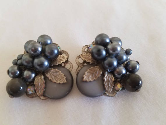 Vintage Gray Faux Pearl Clip On Earrings, 1950s C… - image 3