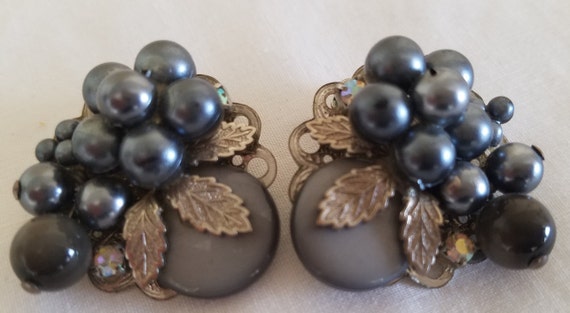 Vintage Gray Faux Pearl Clip On Earrings, 1950s C… - image 4