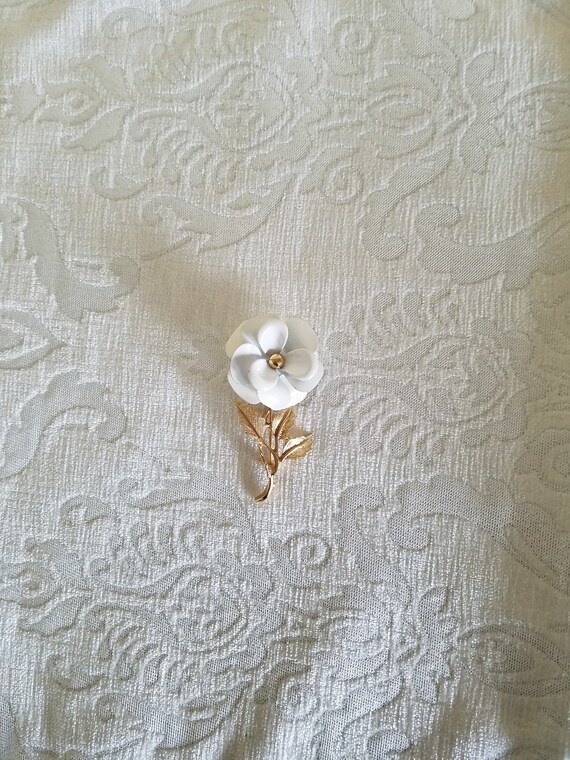 Vintage Avon White Enamel Flower Brooch, Vintage … - image 2