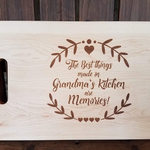 Gift for Grandma, Gift for Mom, Cook Gift Christmas Gift, The Best Things Made in Grandma&#39;s Kitchen are Memories Personalized Cutting Board