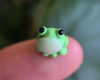 Green frog miniature, polymer clay frog sculpture