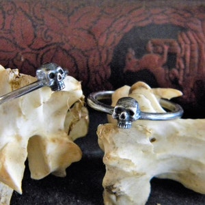 Lady's Death's Head Skull Ring: Sterling Silver Ring