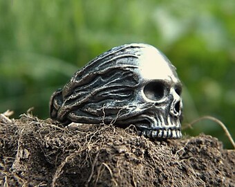 Vitae Mortem: Sterling Silver Death's Head Skull Ring