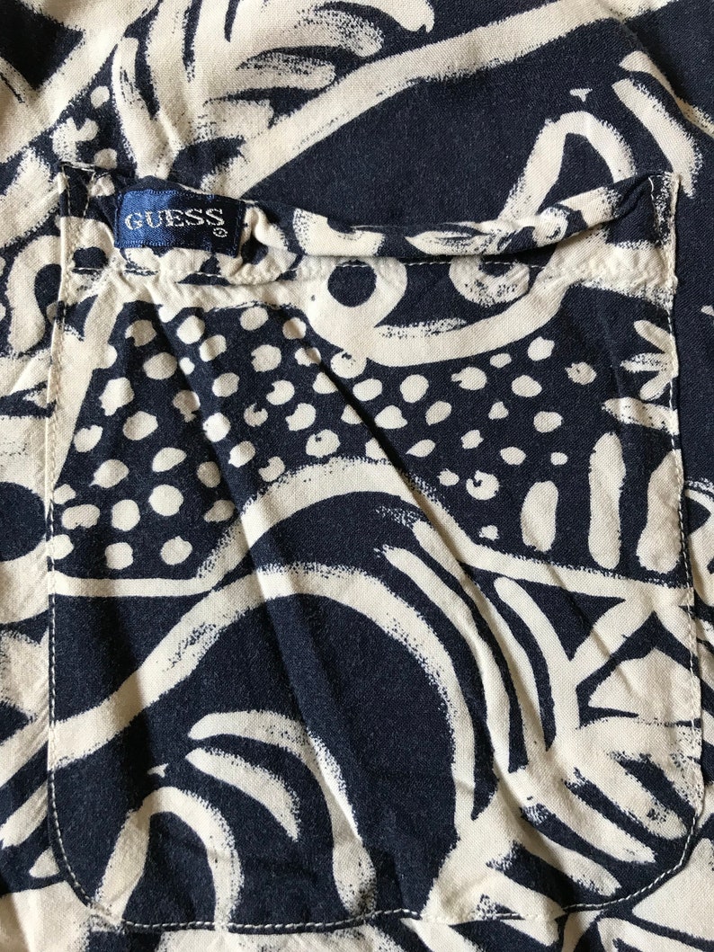 Vintage 90/'s Guess by Georges Marciano Abstract Rayon button up short sleeve Size Large.