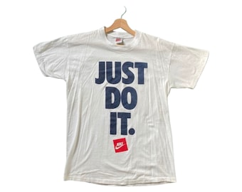 galope Triturado el centro comercial Nike box logo shirt - Etsy España
