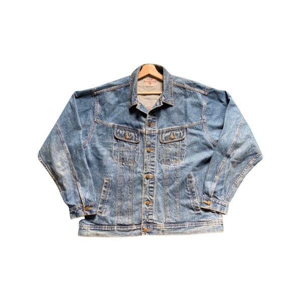 Vintage 90's Wrangler Rugged Wear light wash denim jacket in Size Large. Beautifully aged piece of denim streetwear. Metal buttons!