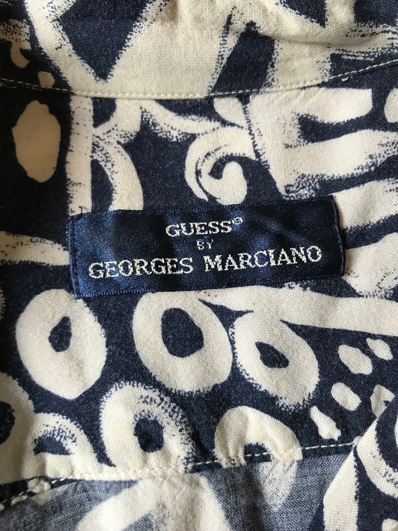 Vintage 90/'s Guess by Georges Marciano Abstract Rayon button up short sleeve Size Large.
