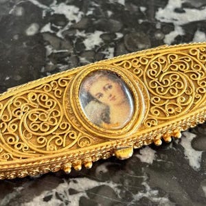 Vintage Estée Lauder cameo creme Perfume Locket Pill Box Compact