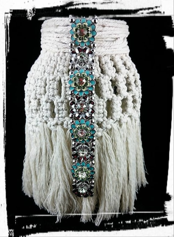 100% Soy Wax  Australian Hand Made Macrame  Mason Jars with Spa Candles  approx 13hrs  burn time, resting stones.