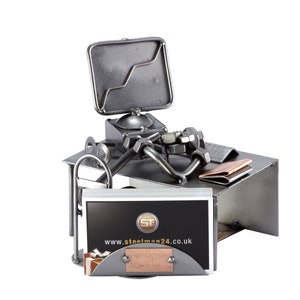 Schraubenmännchen Pc-Schlafend Mit Visitenkartenhalter - original Steelman24 Metallskulptur - das perfekte Geschenk