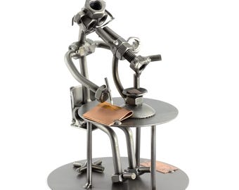 Figura de Metal "Biólogo Con Microscopio" - Idea de regalo hecho a mano