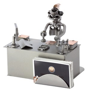 Figurine en métal "Fonctionnaire (femme) avec porte-cartes de visite" - Idées Cadeaux fait main